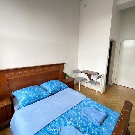 Oliwka Hostel Варшава Экстерьер фото
