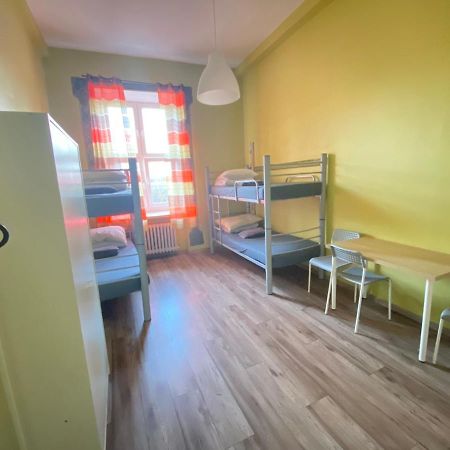 Oliwka Hostel Варшава Экстерьер фото