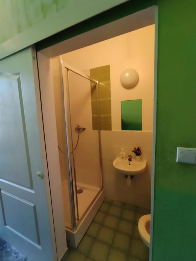 Oliwka Hostel Варшава Экстерьер фото
