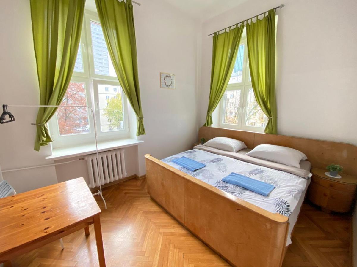 Oliwka Hostel Варшава Экстерьер фото