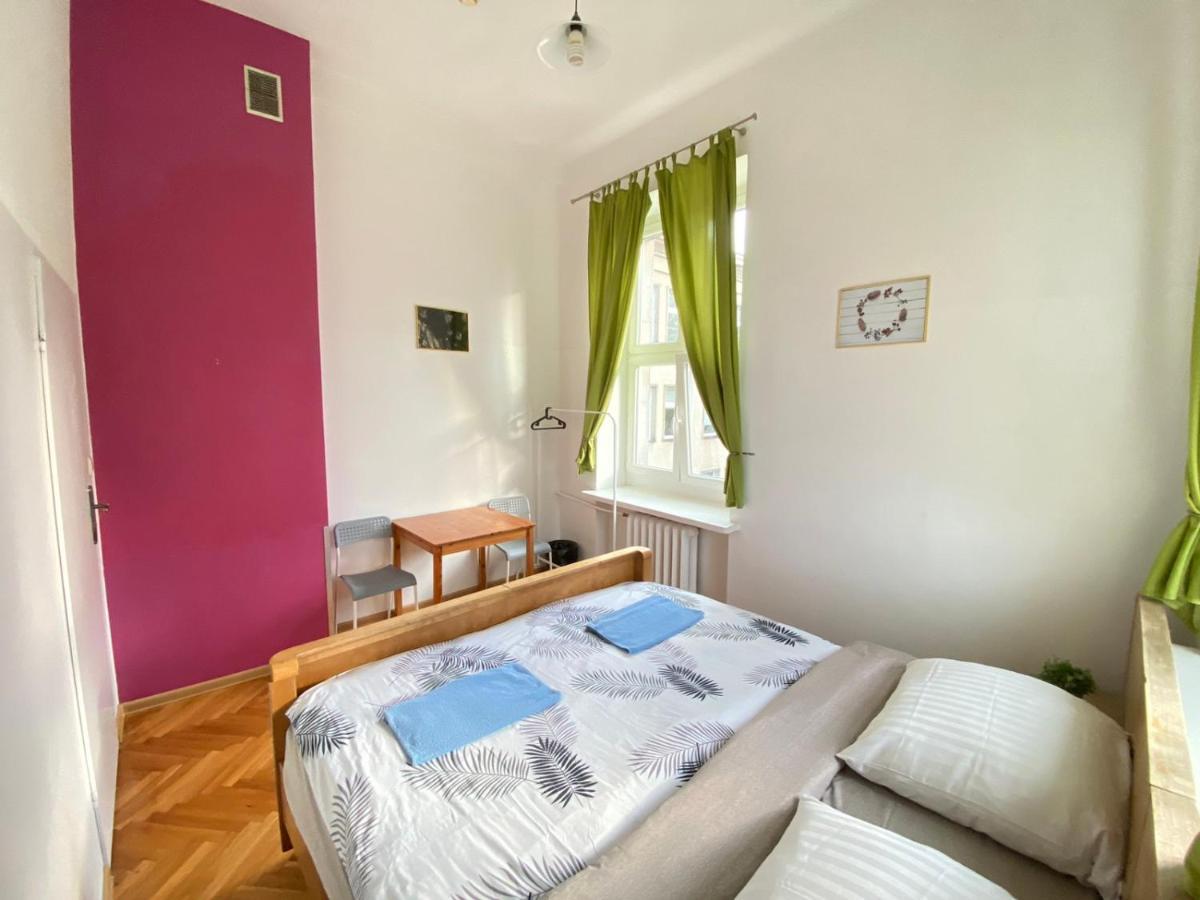 Oliwka Hostel Варшава Экстерьер фото