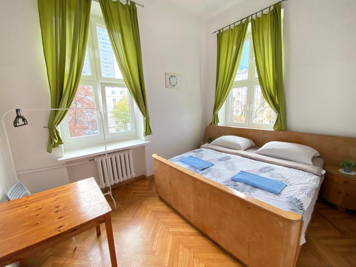 Oliwka Hostel Варшава Экстерьер фото